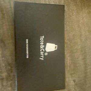 Tote & Carry Chain Wallet